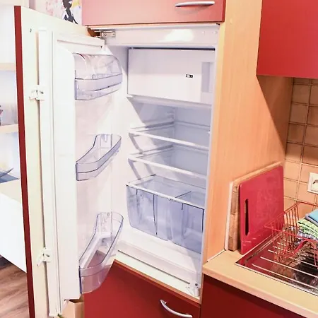 Zeus Mit Grosser Eingezaeunter Terrasse