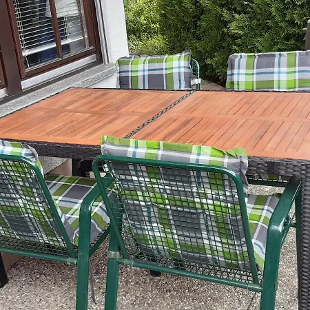 Zeus Mit Grosser Eingezaeunter Terrasse *