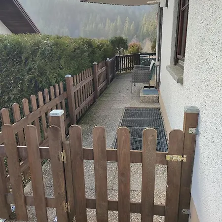 Zeus Mit Grosser Eingezaeunter Terrasse *