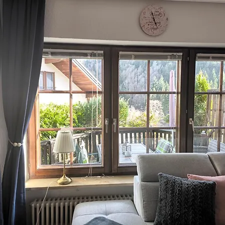 Zeus Mit Grosser Eingezaeunter Terrasse *