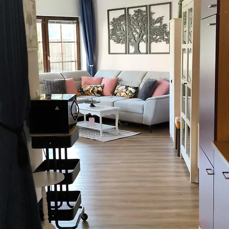 Zeus Mit Grosser Eingezaeunter Terrasse *